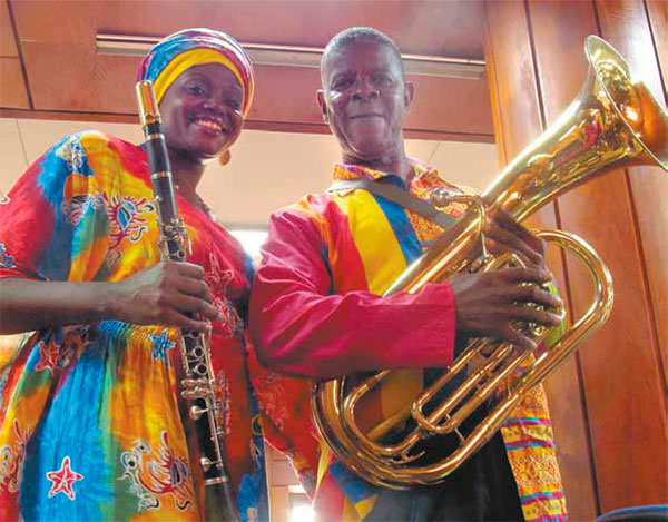 La influencia musical y el colorido de las prendas de la comunidad afrodescendiente